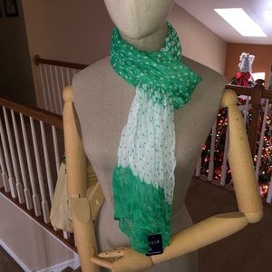 Green polkadot scarf🍀